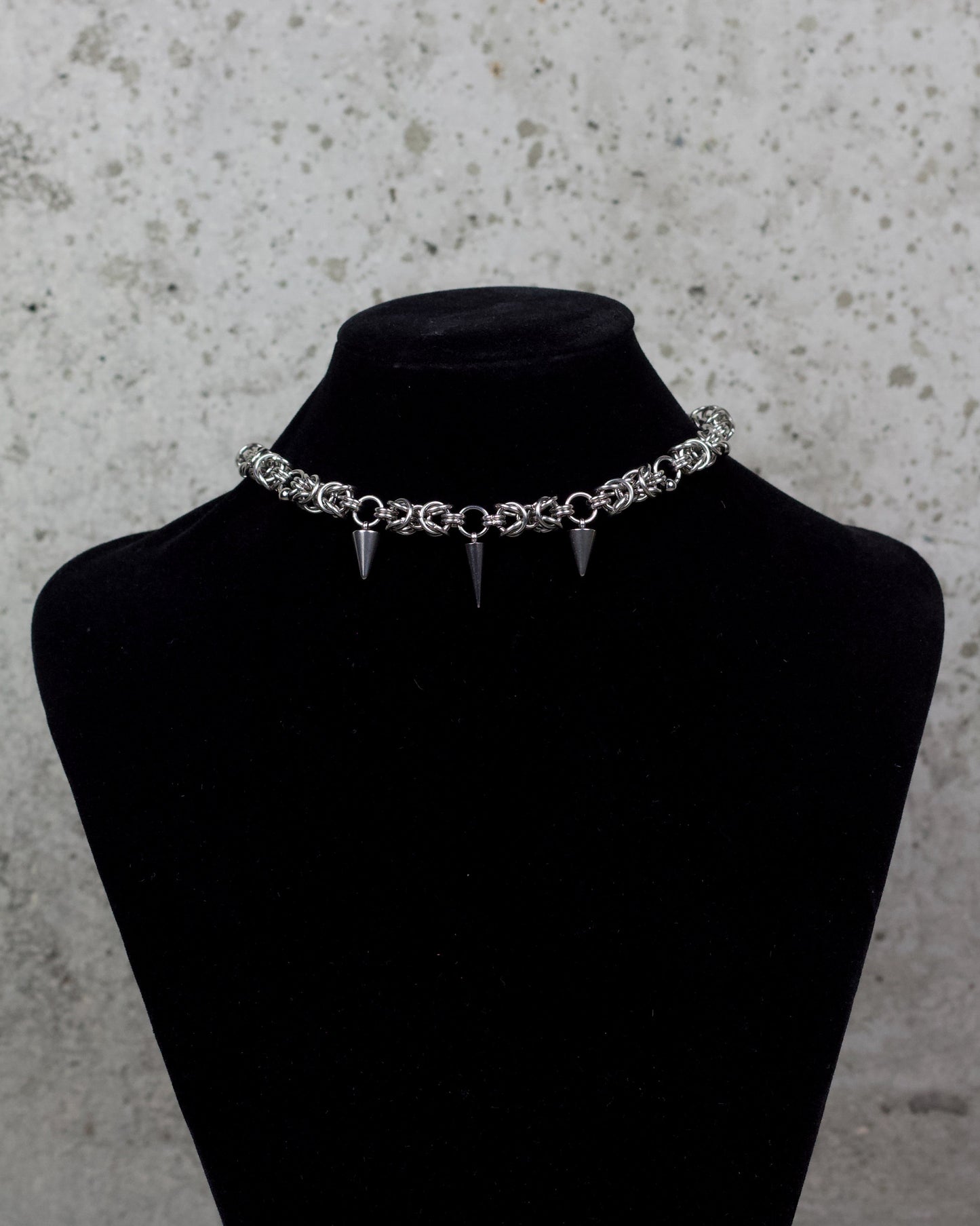 COLLIER « ÉPINEUSE » 1/1