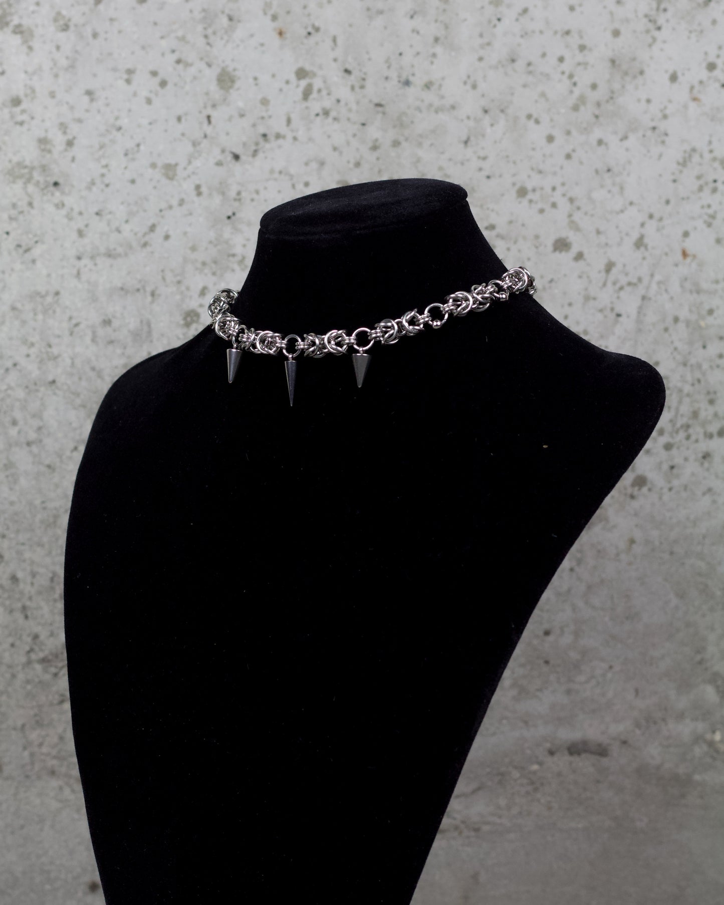 COLLIER « ÉPINEUSE » 1/1