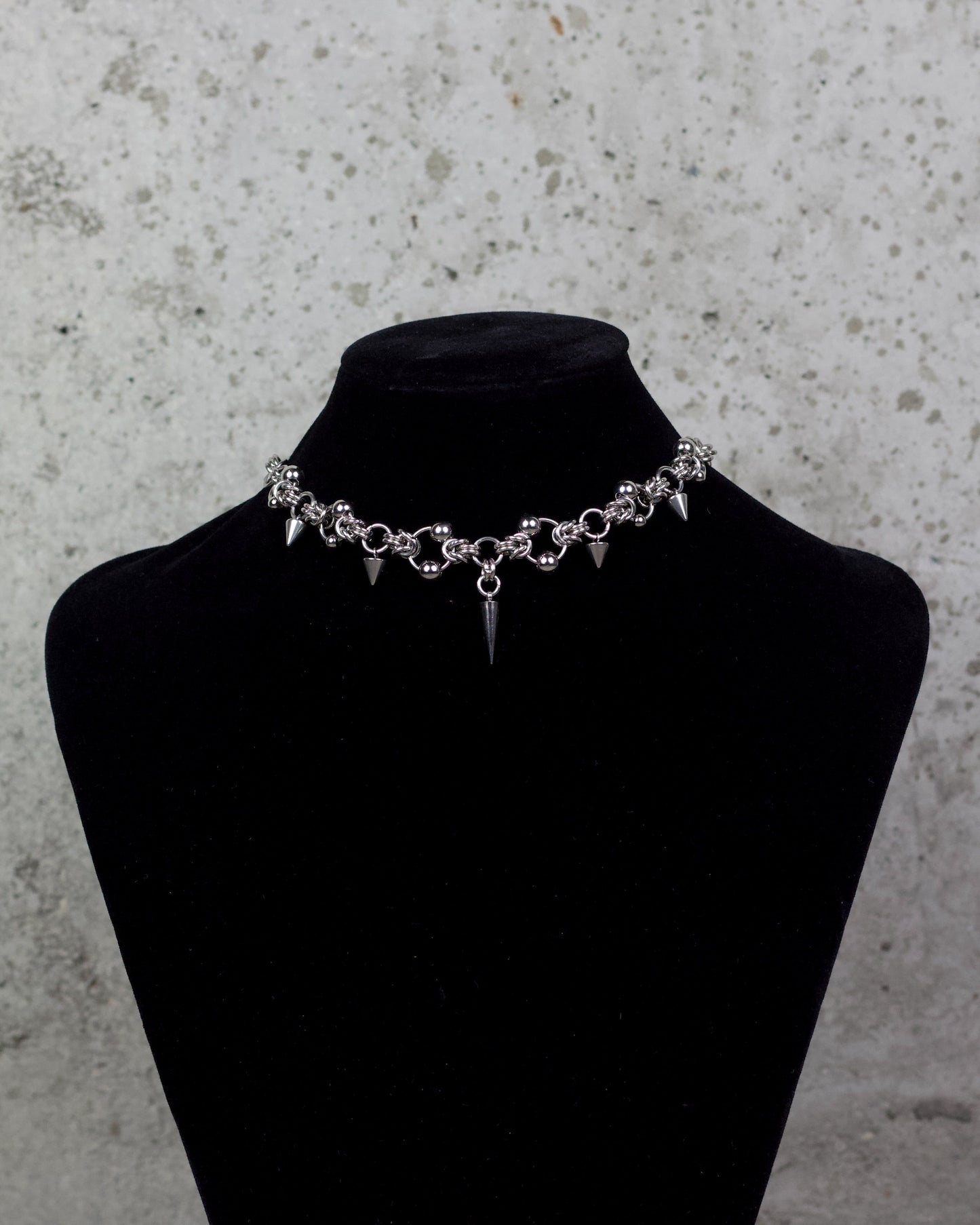 COLLIER « PLUIE D’ÉPINES » 1/1